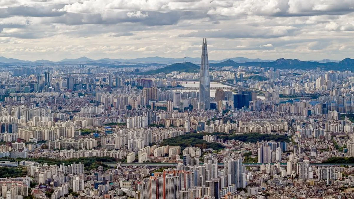 서울 도심 상공에서 내려다본 밀집한 도시 전경